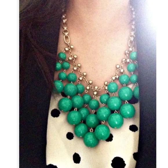 STELLA & DOT • Kelly Green Jolie Statement Necklace - Picture 9 of 9